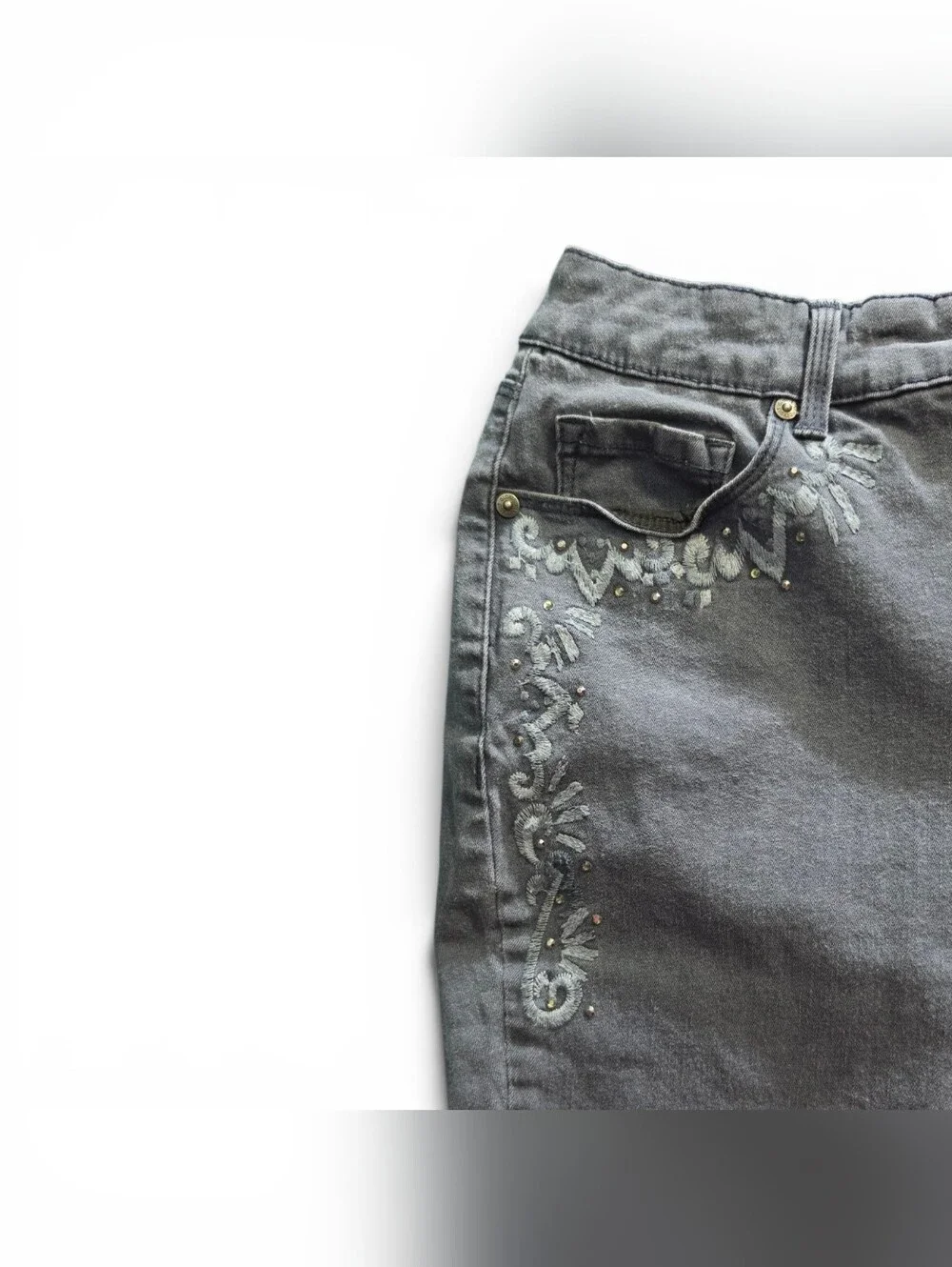 Gloria Vanderbilt Size 8 Navy Embroidered Rhinestone Bermuda Shorts 10”